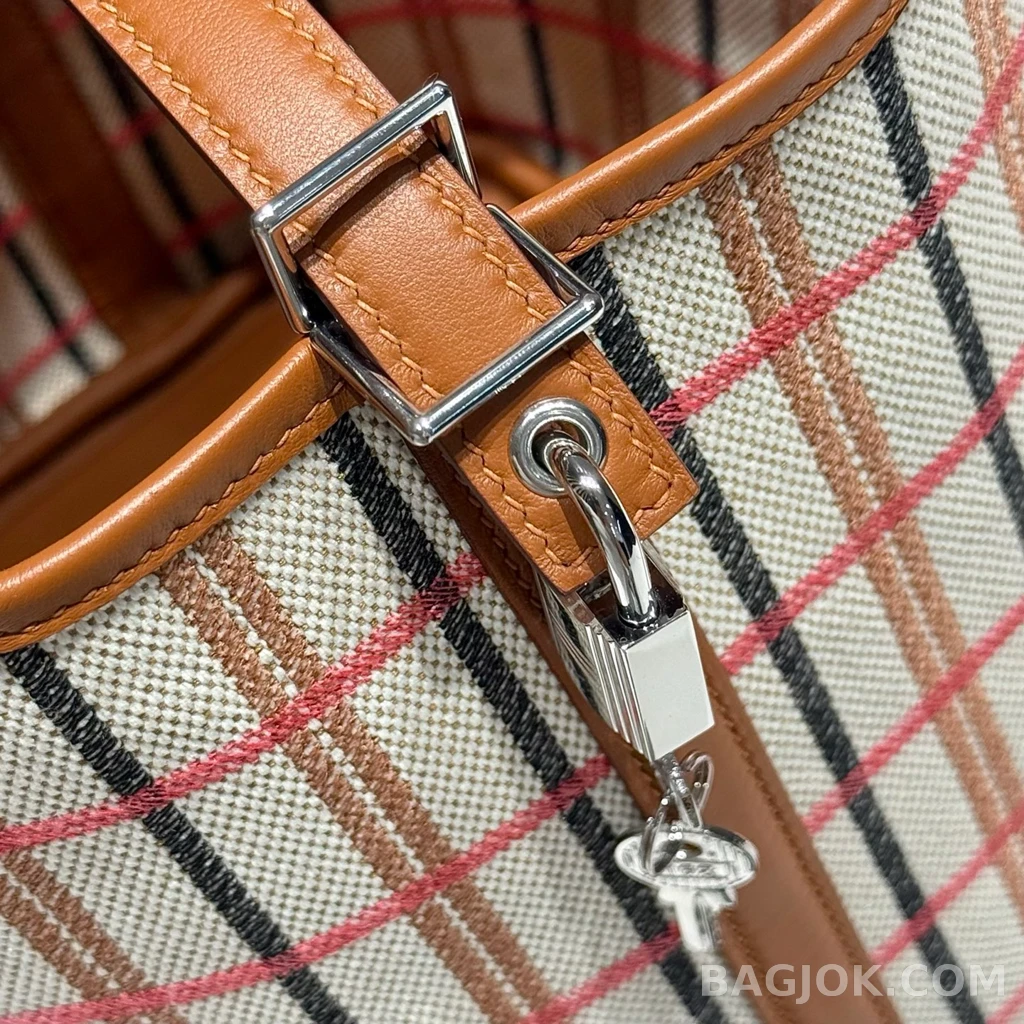 에르메스 Hermes 피코탄 락 18 캔버스 페인팅 '사랑의 미학' 상세 이미지