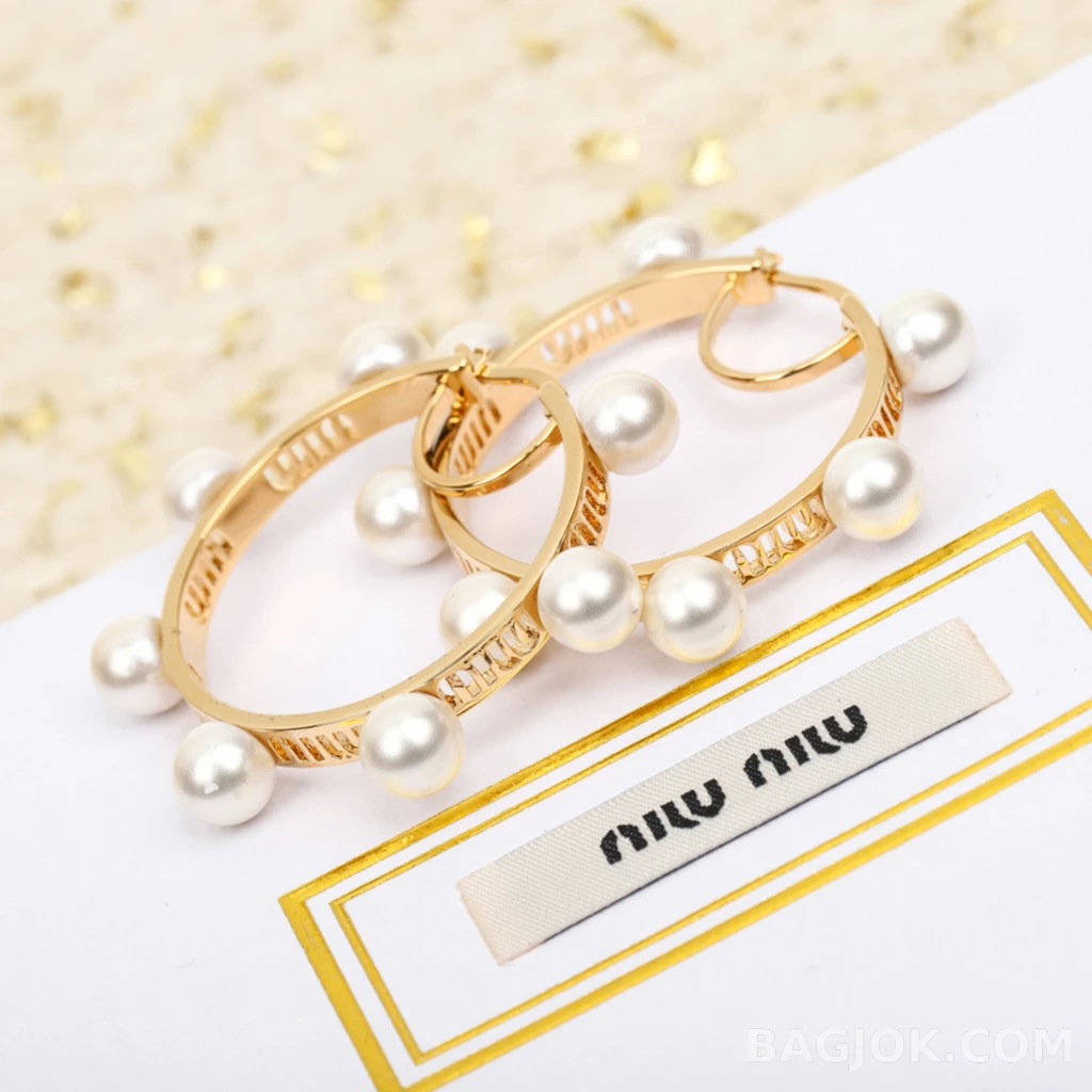 미우미우 Miu Miu 펄 서클 귀걸이 상세 이미지