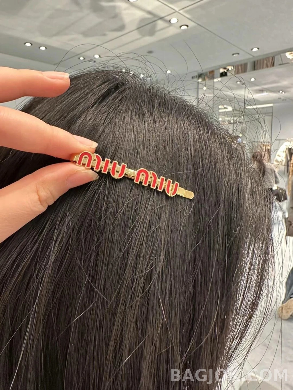 미우미우 Miu Miu 로고 헤어클립 상세 이미지