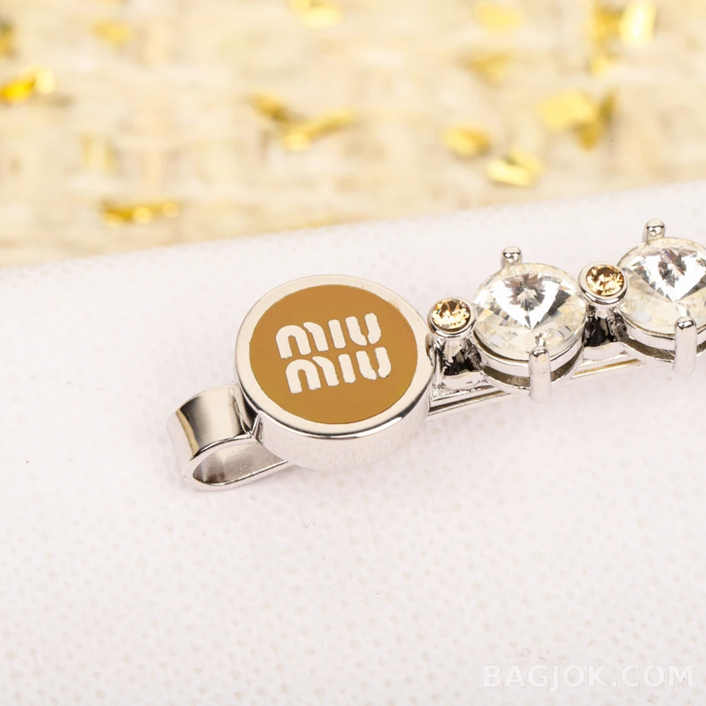 미우미우 Miu Miu 로고 스톤 헤어클립 상세 이미지