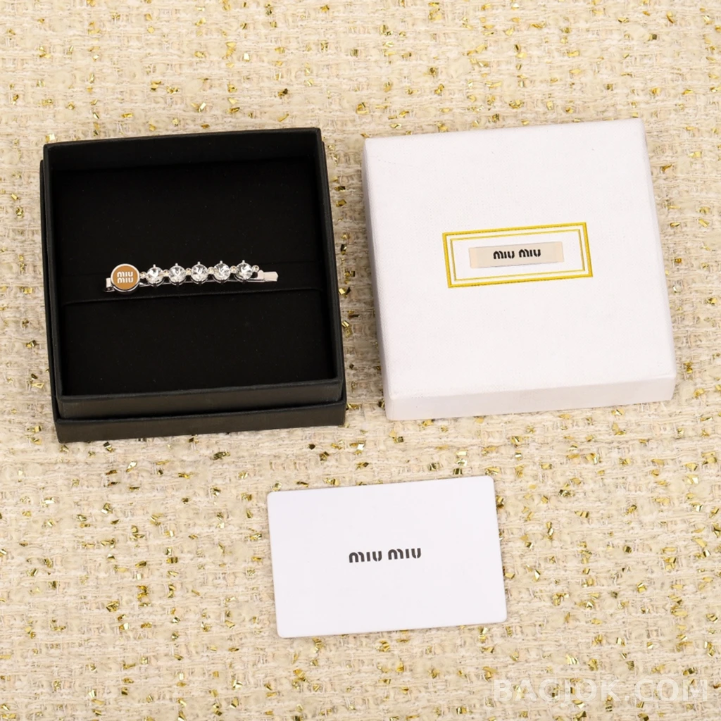 미우미우 Miu Miu 로고 스톤 헤어클립 상세 이미지