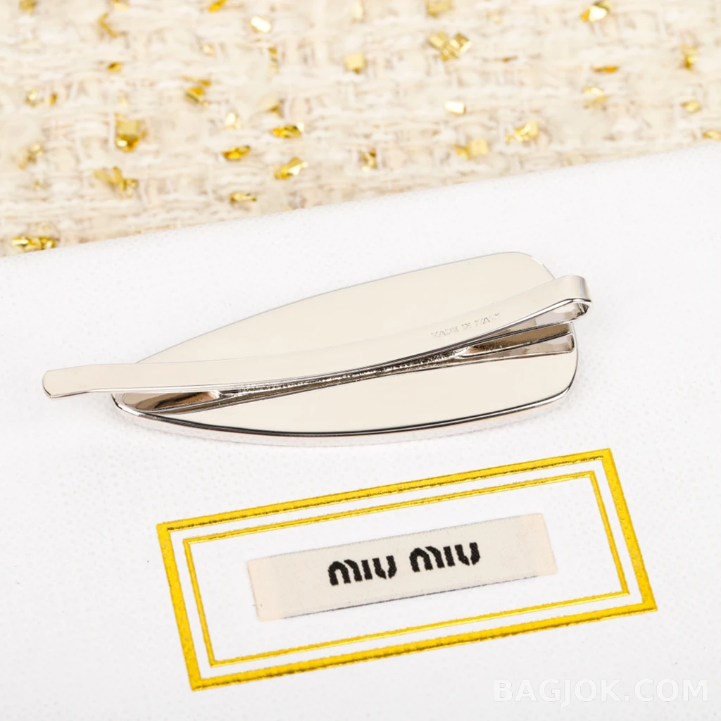 미우미우 Miu Miu 티어드롭 로고 헤어클립 상세 이미지