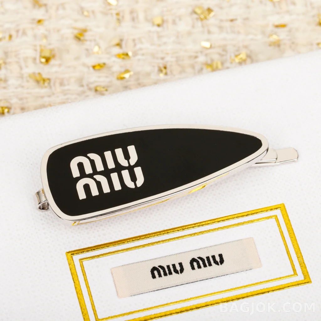 미우미우 Miu Miu 티어드롭 로고 헤어클립 상세 이미지