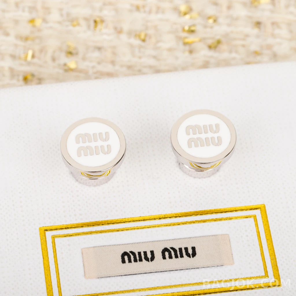 미우미우 Miu Miu 로고 스터드 귀걸이 상세 이미지