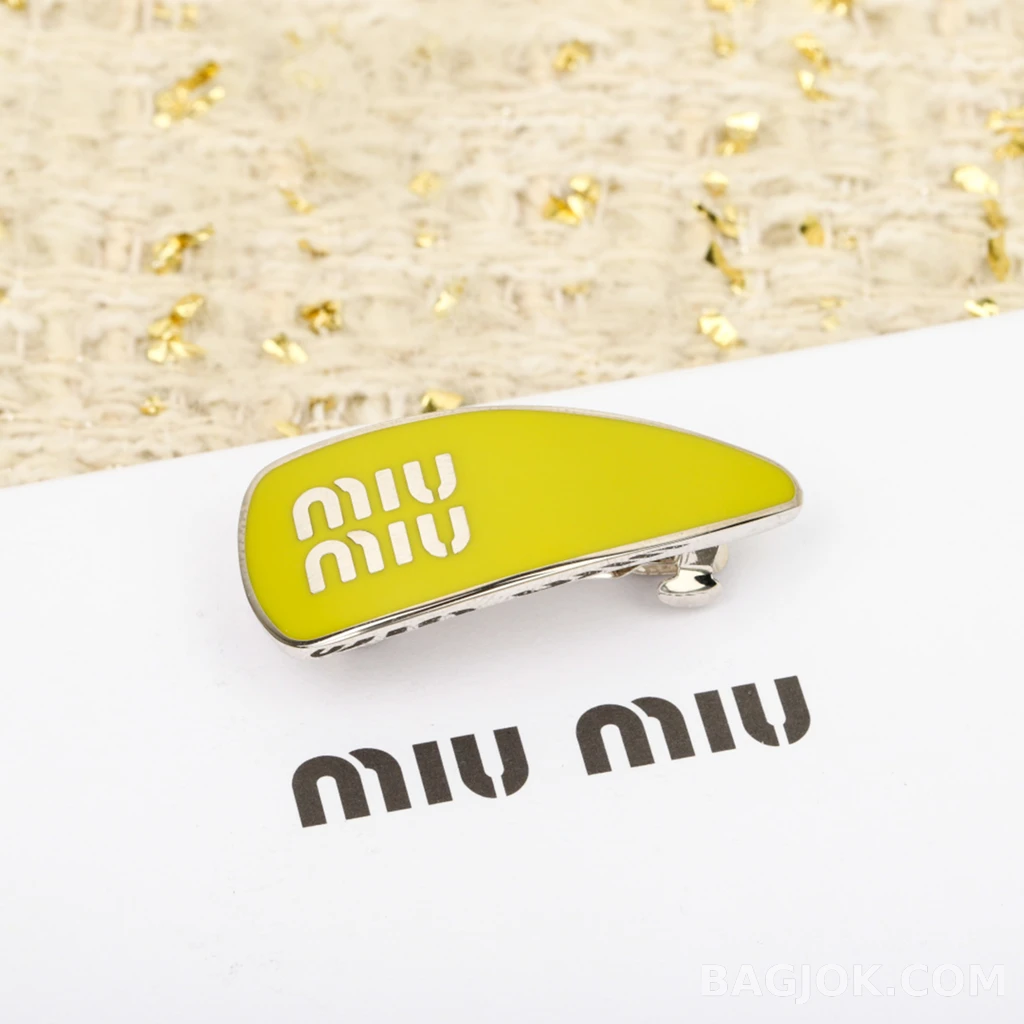 미우미우 Miu Miu 에나멜 로고 헤어클립 상세 이미지