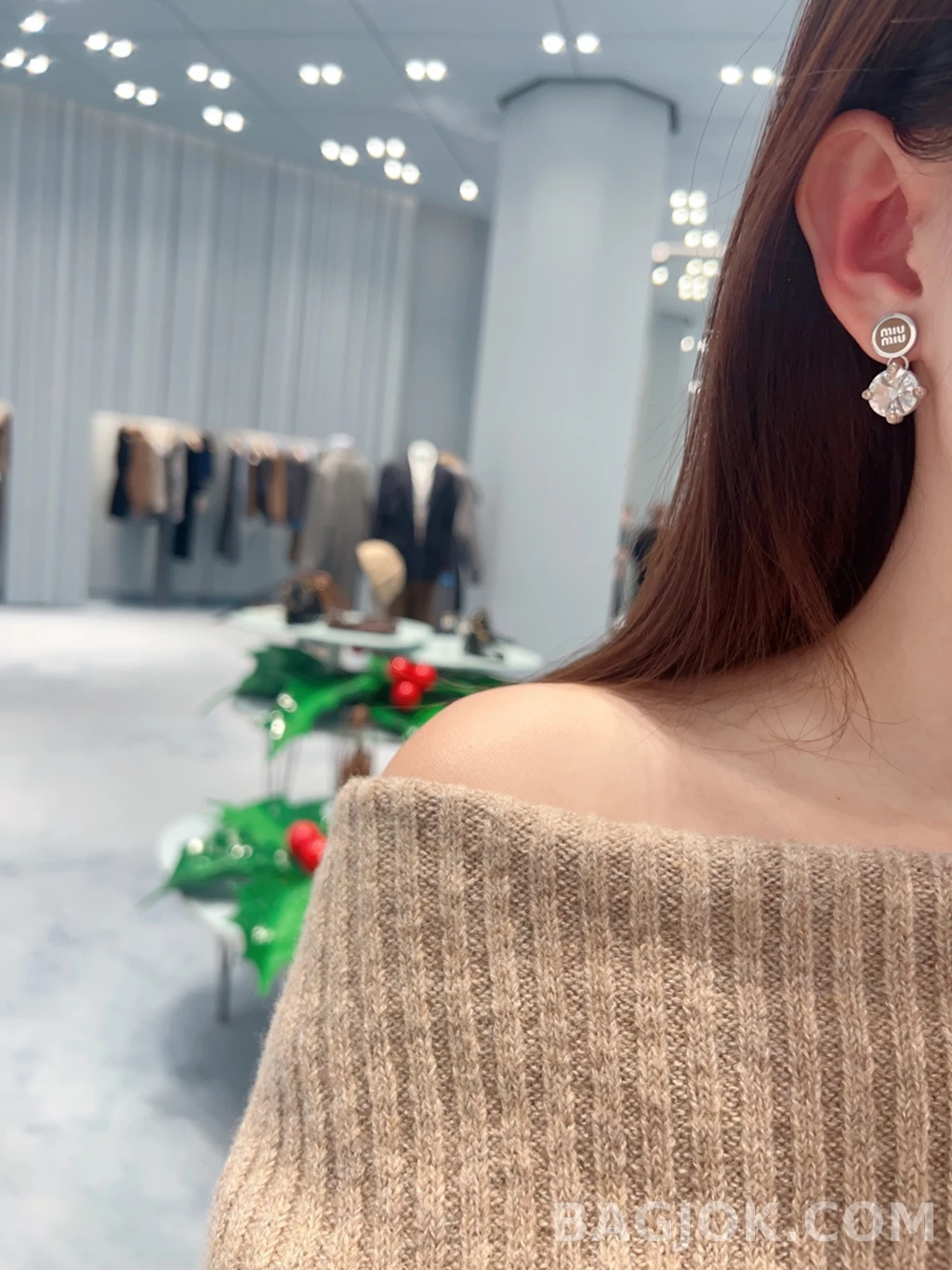 미우미우 Miu Miu 로고 스톤 드롭 귀걸이 상세 이미지
