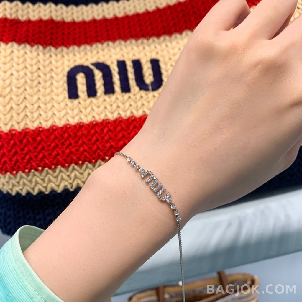 미우미우 Miu Miu 로고 풀스톤 팔찌 상세 이미지