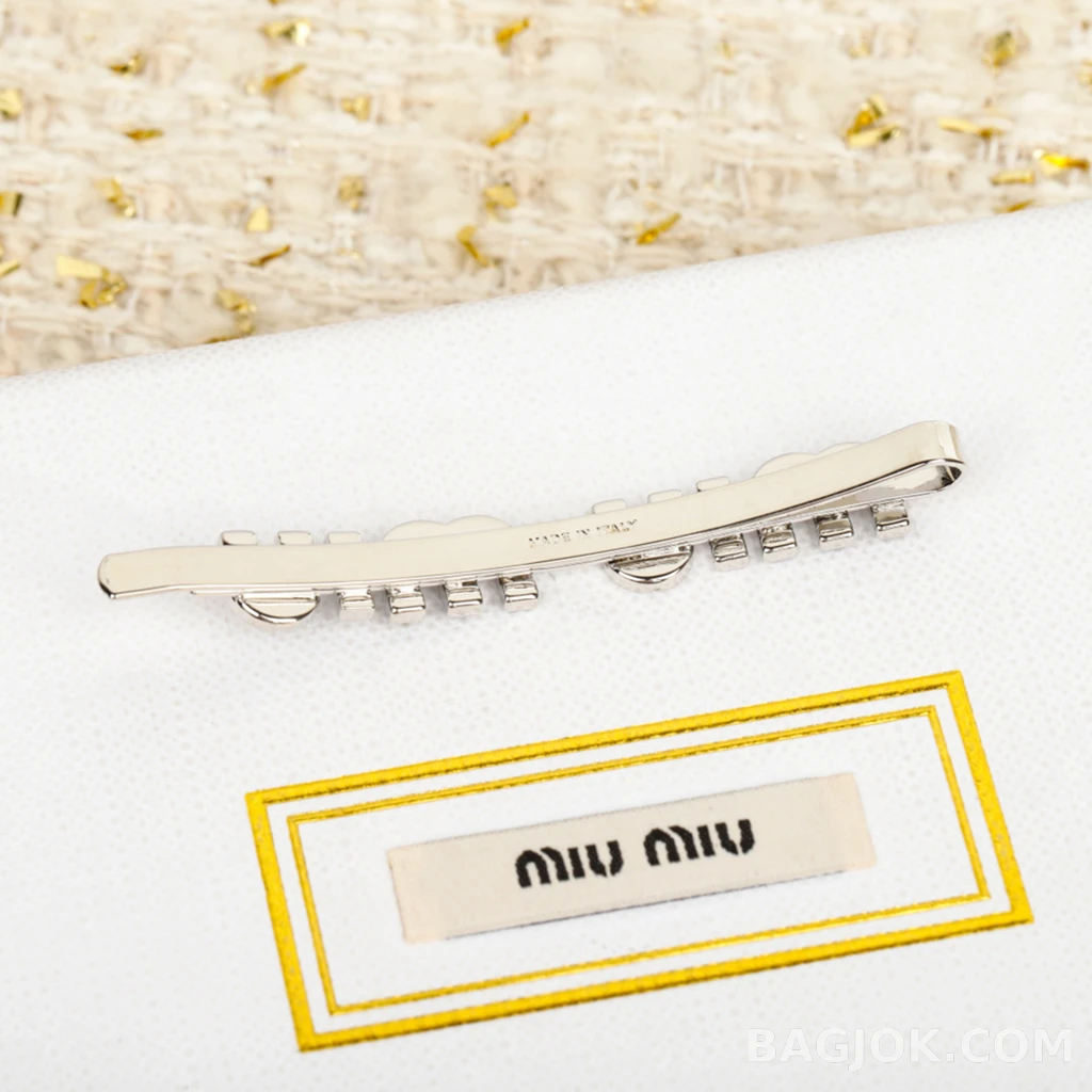 미우미우 Miu Miu 로고 헤어클립 상세 이미지