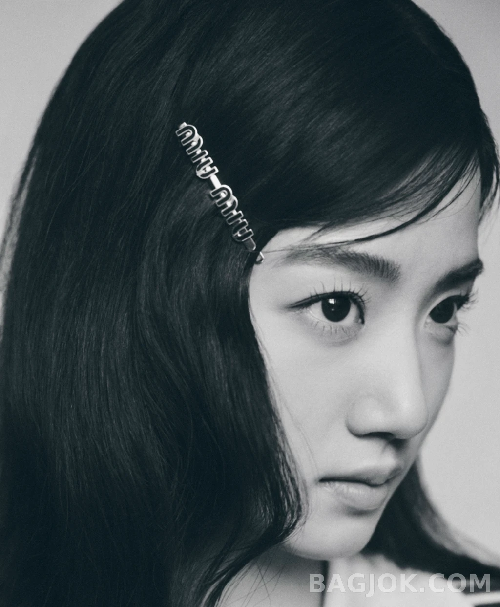 미우미우 Miu Miu 로고 헤어클립 상세 이미지