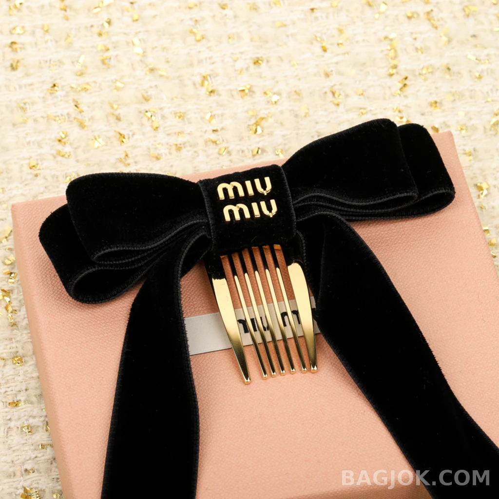 미우미우 Miu Miu 벨벳 리본 헤어콤 상세 이미지