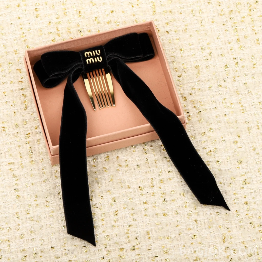미우미우 Miu Miu 벨벳 리본 헤어콤 상세 이미지