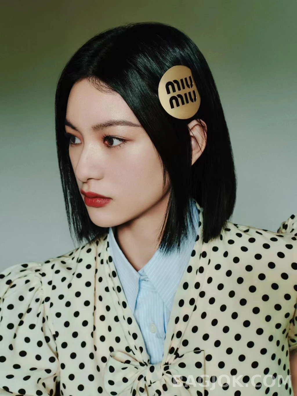 미우미우 Miu Miu 로고 원형 헤어클립 상세 이미지