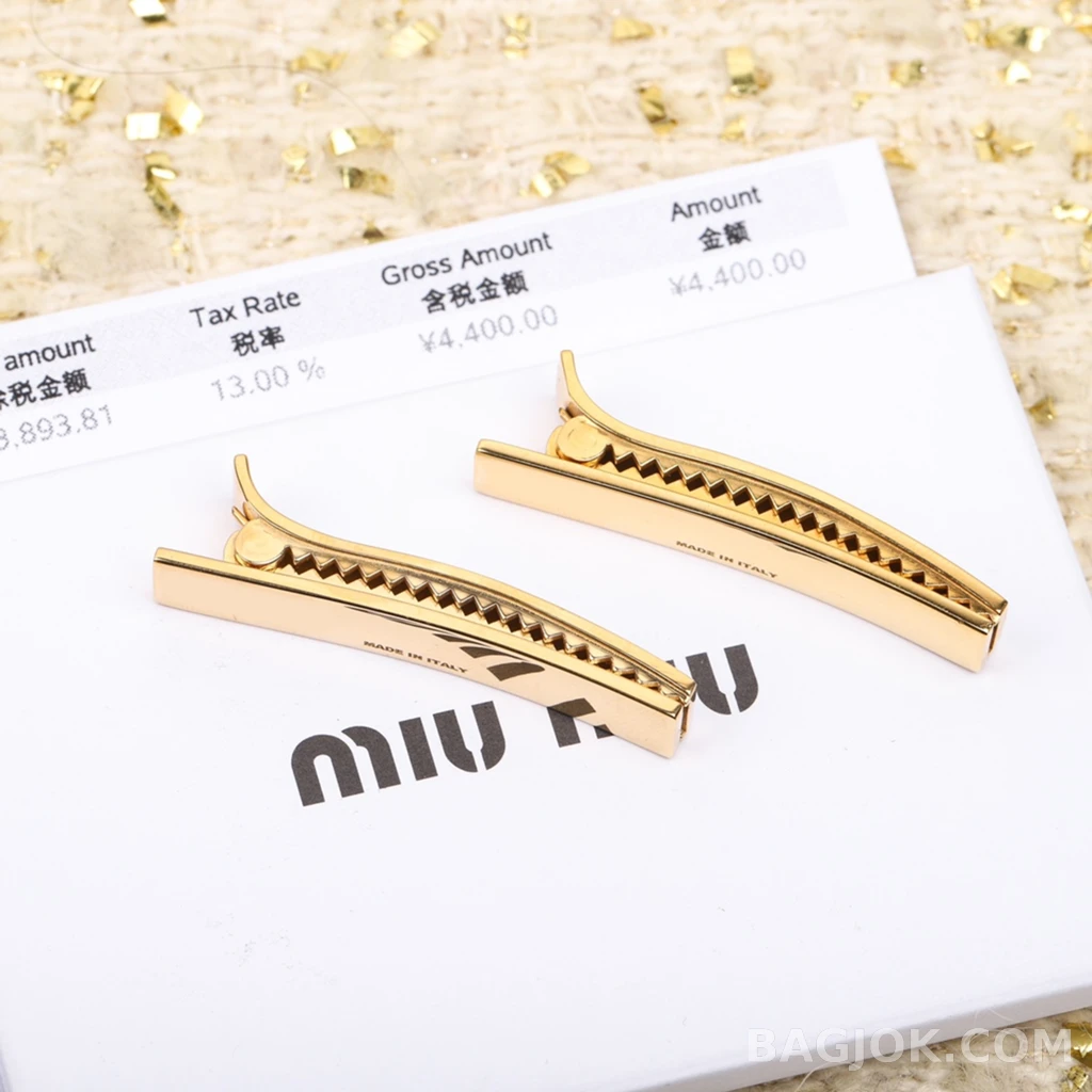 미우미우 Miu Miu 바 로고 헤어클립 상세 이미지