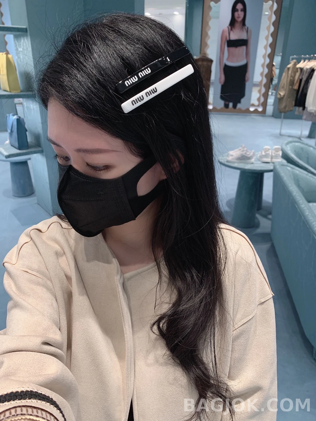 미우미우 Miu Miu 심플 로고 헤어클립 상세 이미지