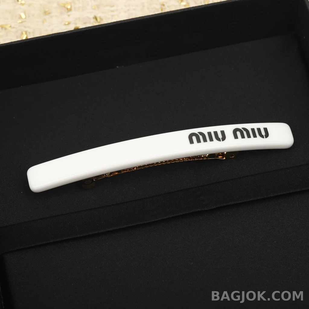 미우미우 Miu Miu 심플 로고 헤어클립 상세 이미지