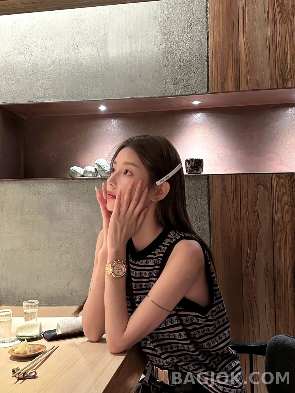 미우미우 Miu Miu 심플 로고 헤어클립 상세 이미지