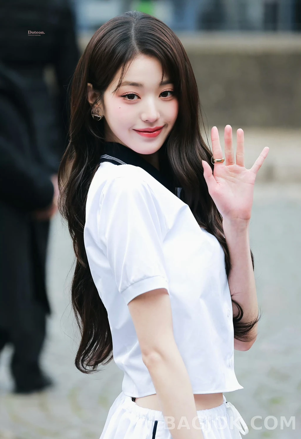 미우미우 Miu Miu 메탈 아크릴 로고 이어클립 상세 이미지