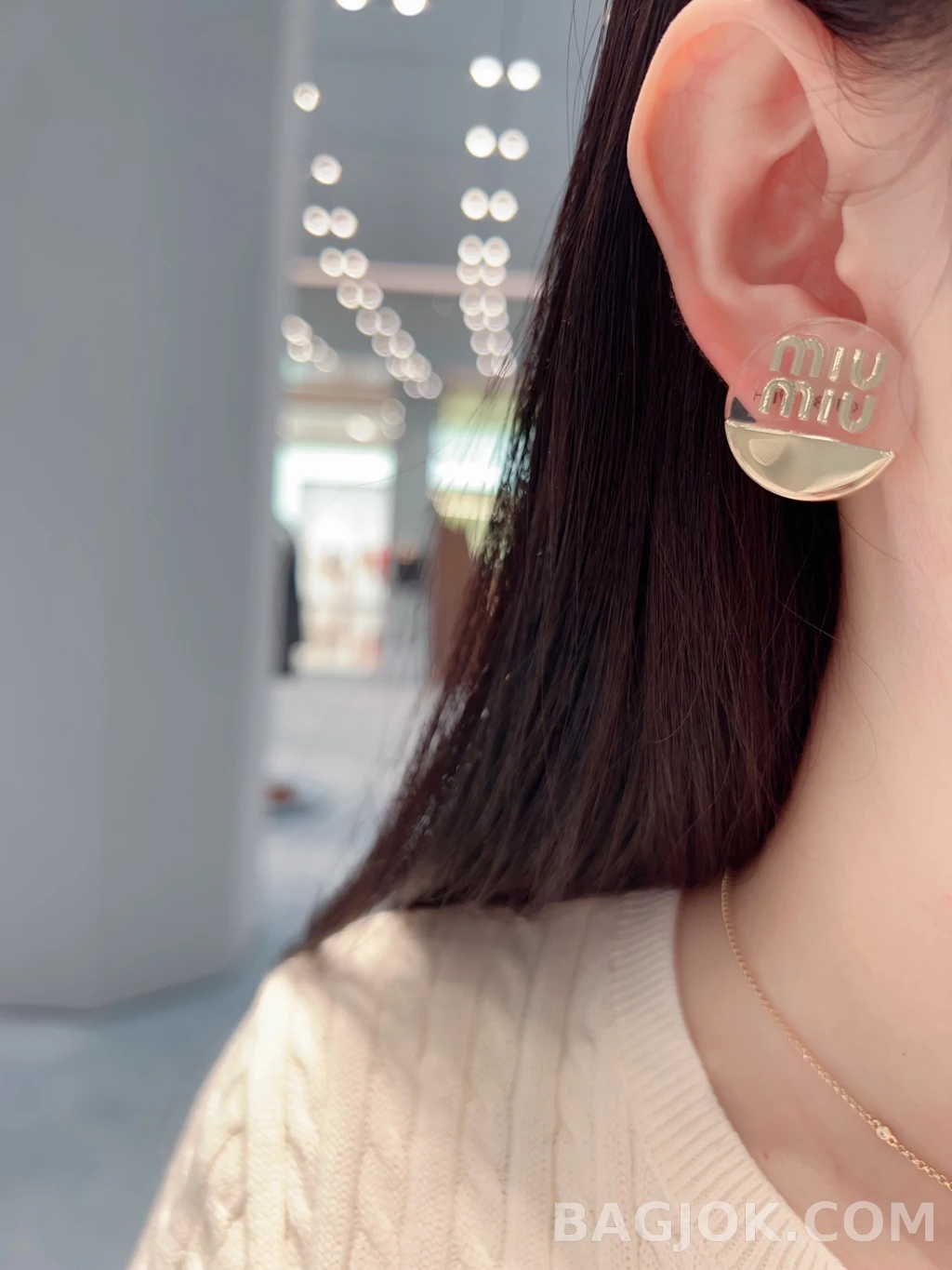 미우미우 Miu Miu 메탈 아크릴 로고 이어클립 상세 이미지