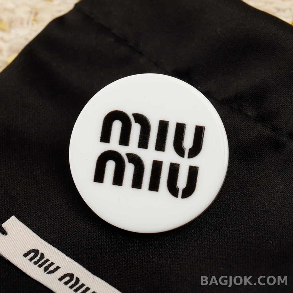 미우미우 Miu Miu 로고 원형 스터드 귀걸이 상세 이미지