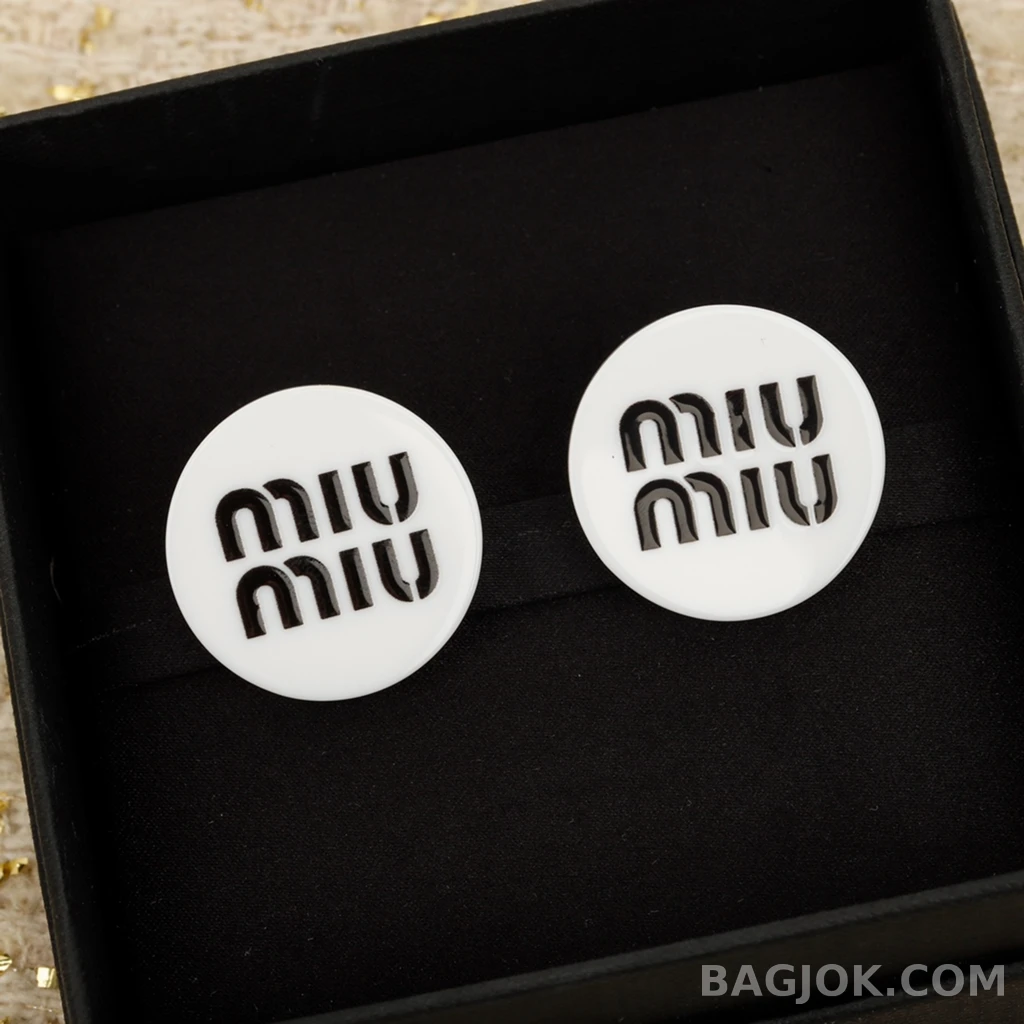 미우미우 Miu Miu 로고 원형 스터드 귀걸이 상세 이미지