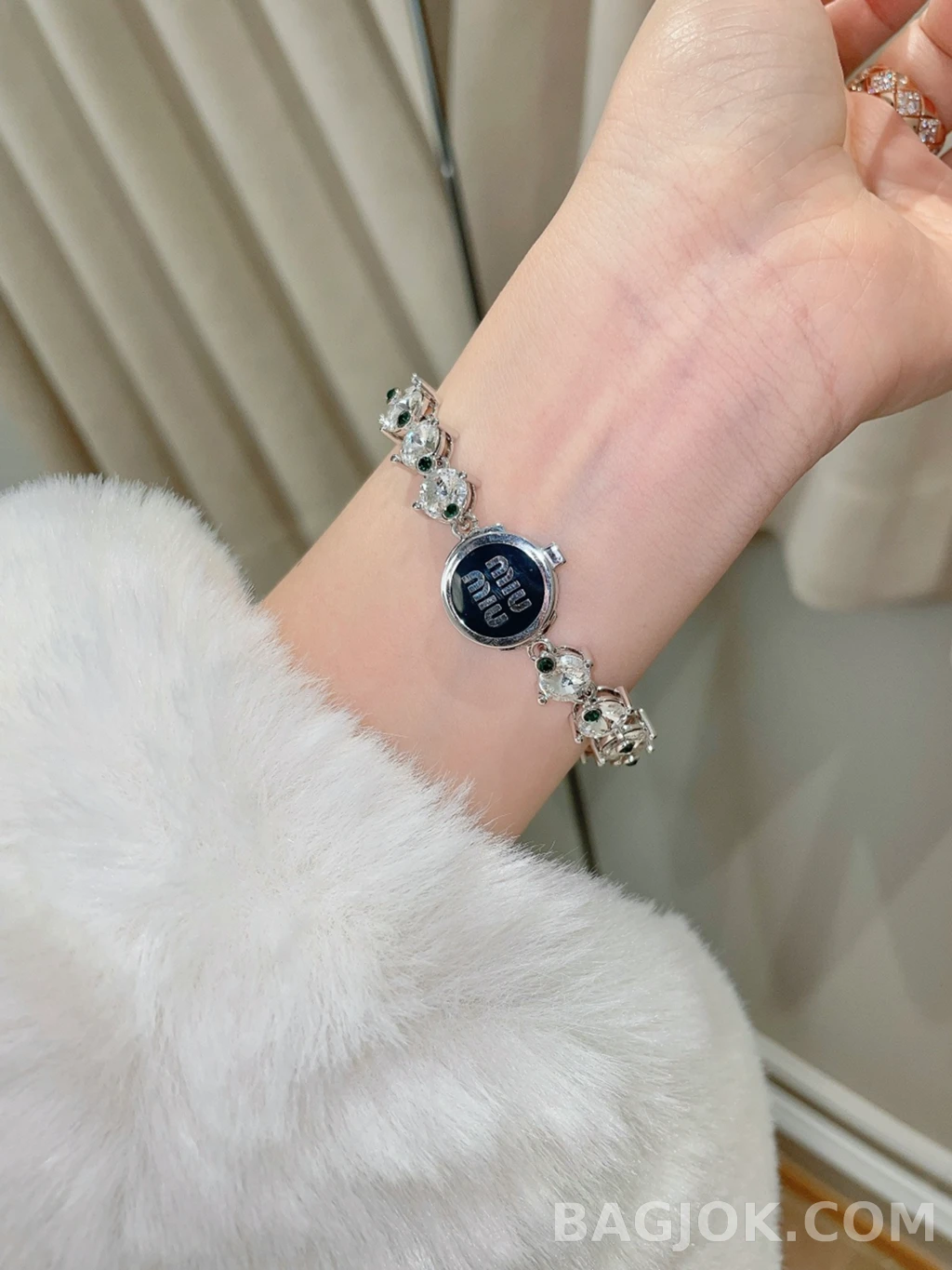 미우미우 Miu Miu 스톤 로고 팔찌 상세 이미지