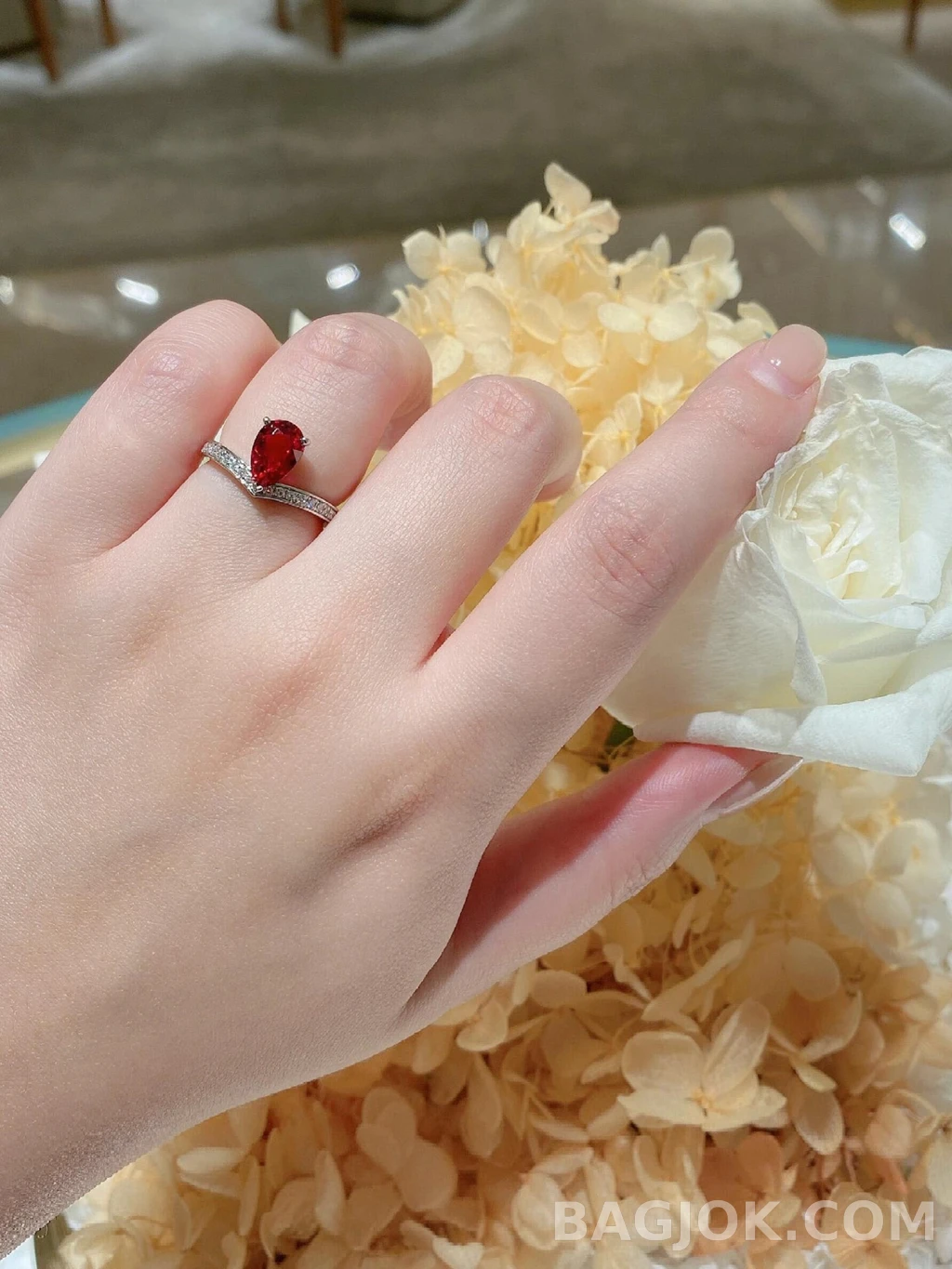 쇼메 Chaumet Joséphine 레드 스톤 반지 상세 이미지