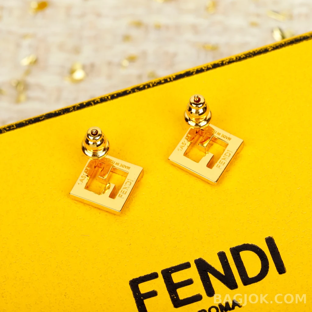 펜디 Fendi 로고 스터드 귀걸이 상세 이미지