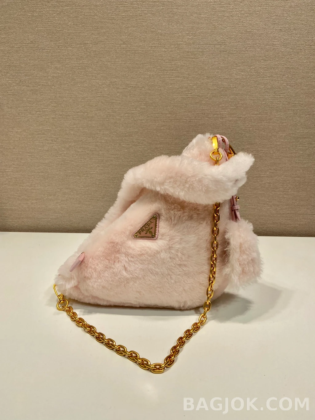 프라다 Prada 삼각 퍼 숄더백 상세 이미지