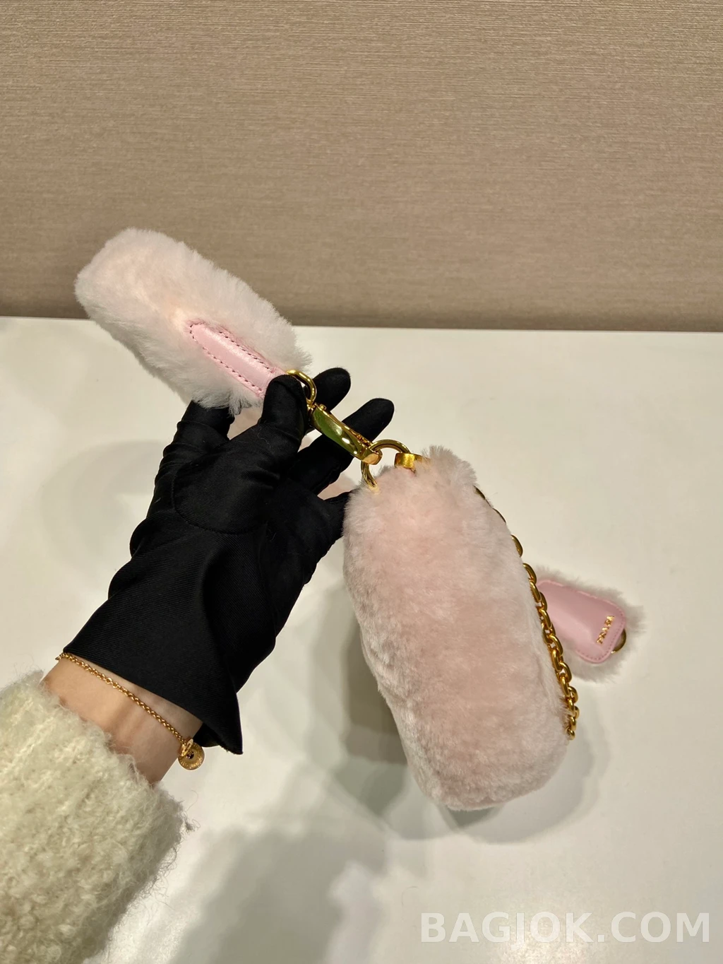 프라다 Prada 삼각 퍼 숄더백 상세 이미지