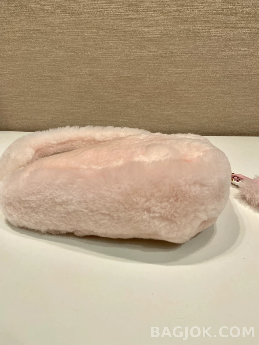 프라다 Prada 삼각 퍼 숄더백 상세 이미지