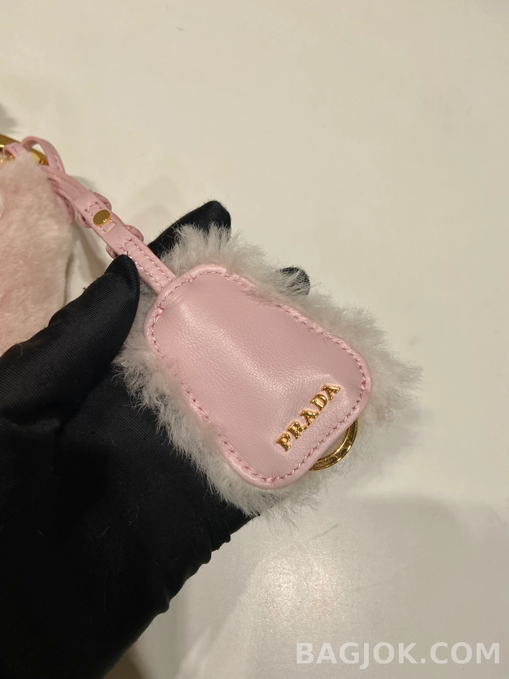 프라다 Prada 삼각 퍼 숄더백 상세 이미지