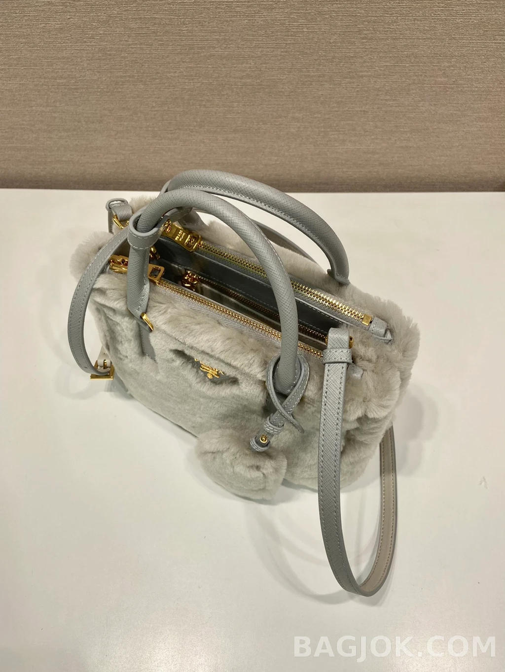 프라다 Prada 미니 킬러 퍼 백 상세 이미지