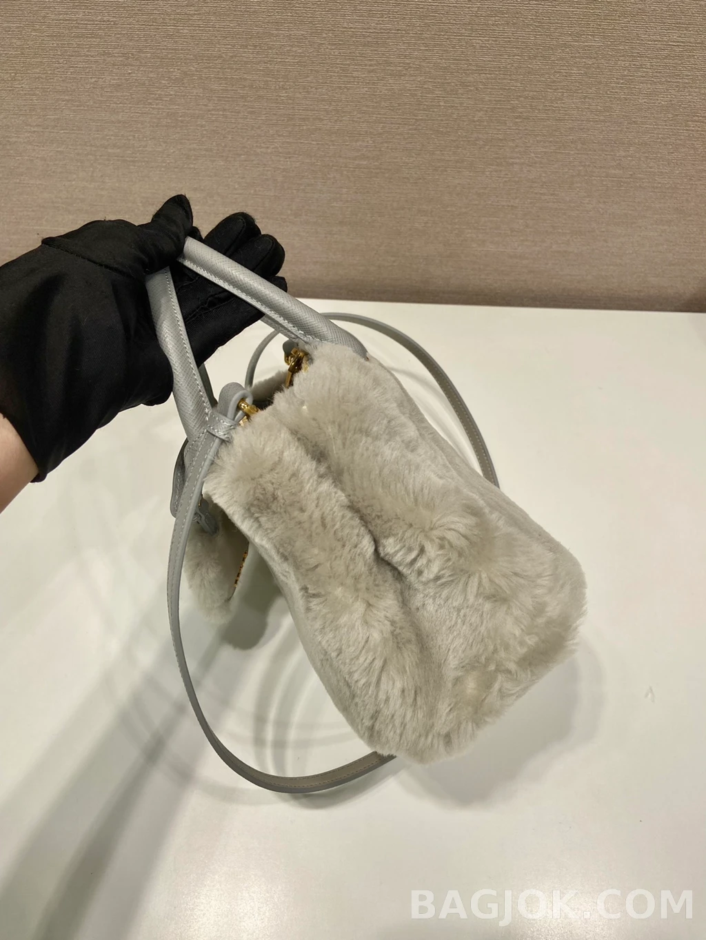 프라다 Prada 미니 킬러 퍼 백 상세 이미지