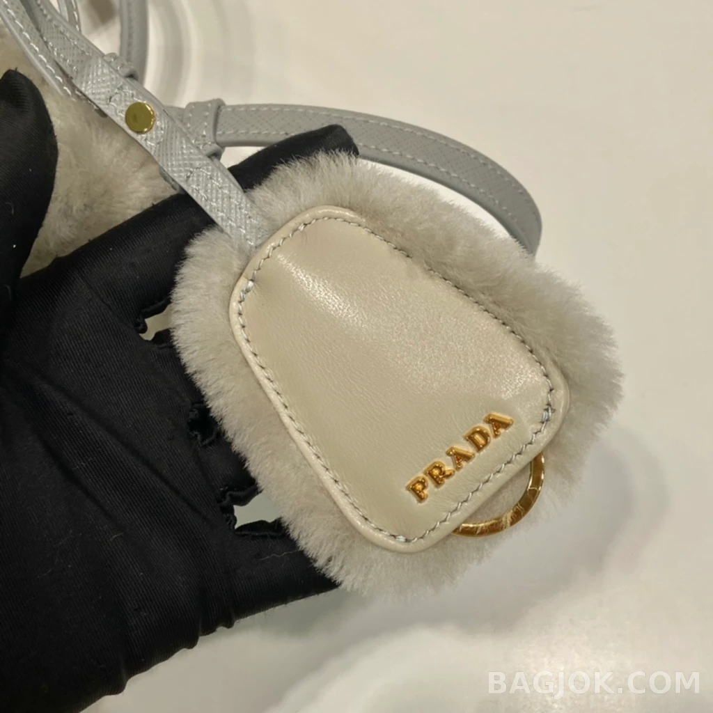 프라다 Prada 미니 킬러 퍼 백 상세 이미지