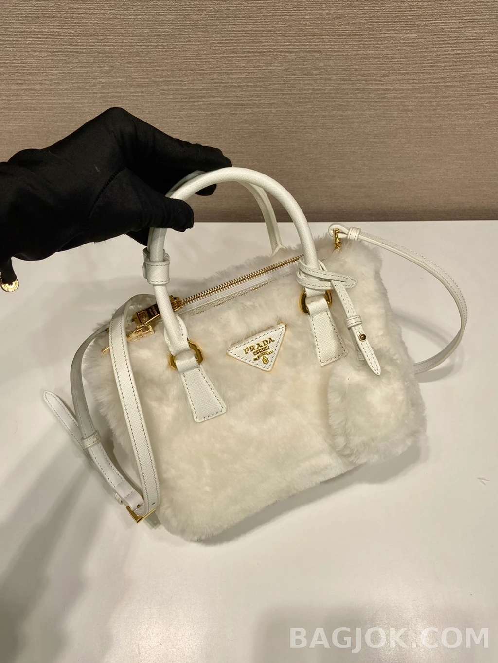 프라다 Prada 미니 킬러 퍼 백 상세 이미지