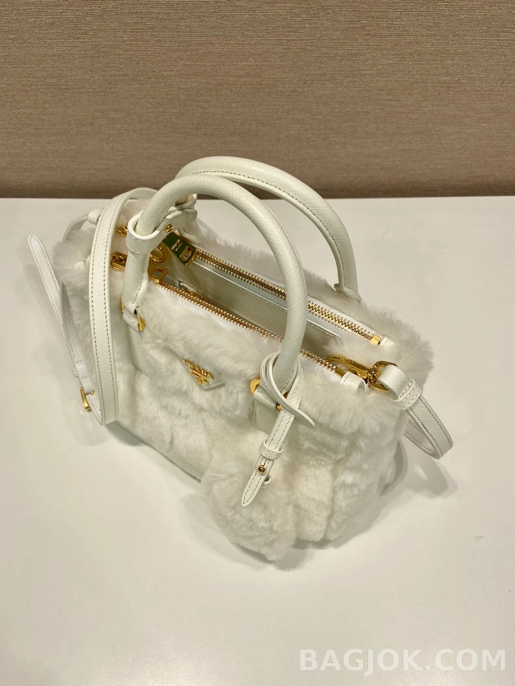 프라다 Prada 미니 킬러 퍼 백 상세 이미지