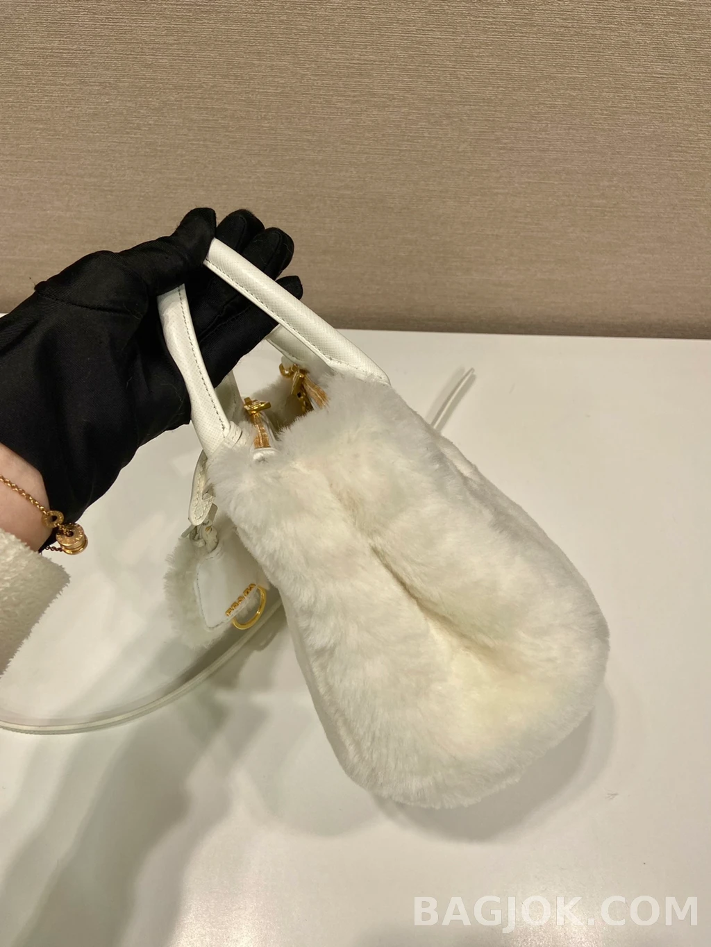 프라다 Prada 미니 킬러 퍼 백 상세 이미지