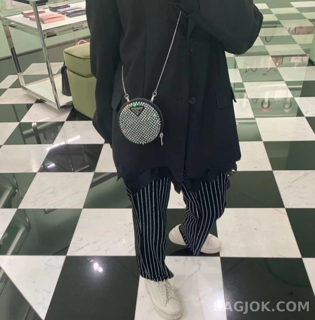프라다 Prada 미니 라운드 코인 파우치 크리스탈 상세 이미지