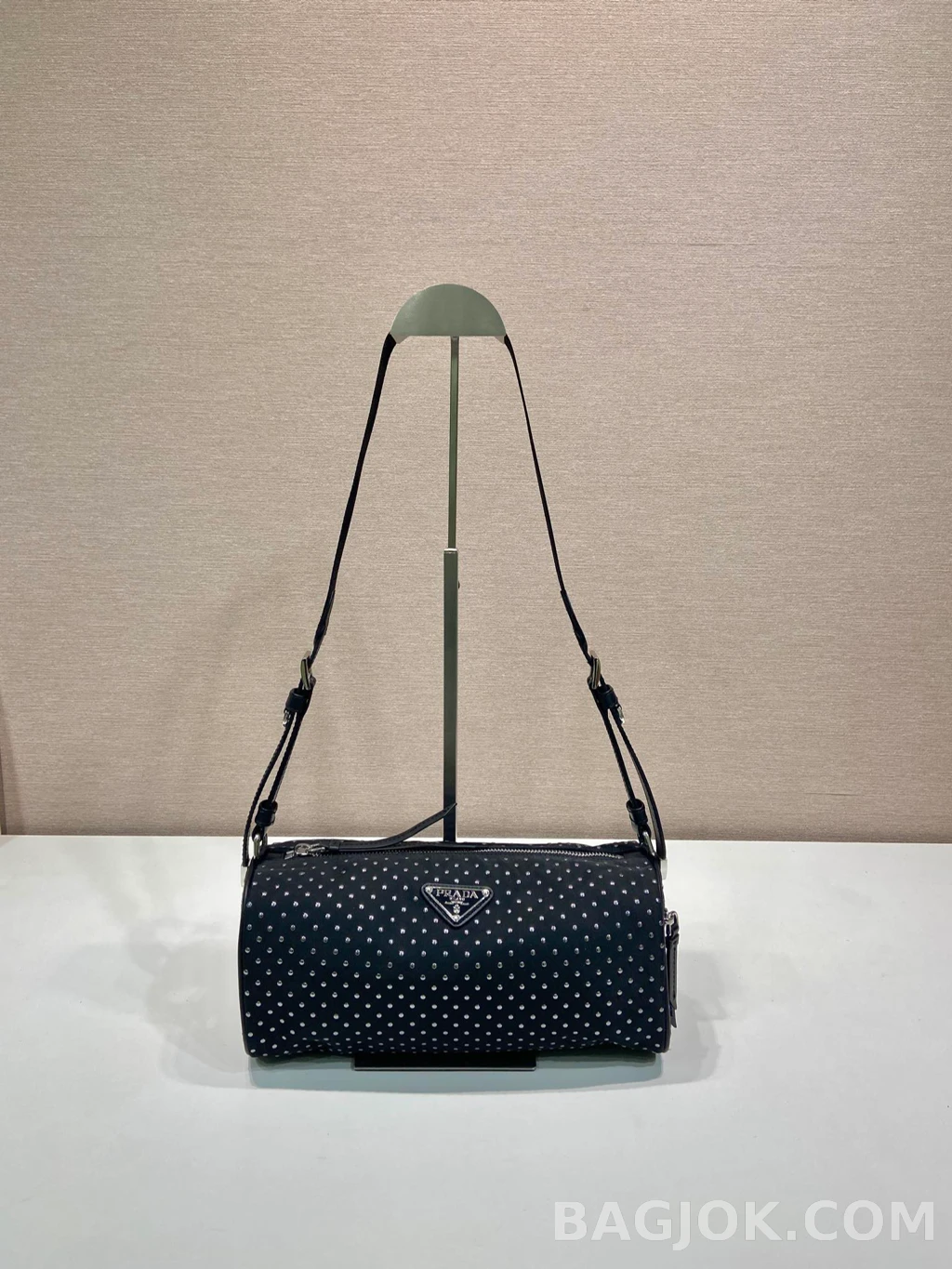 프라다 Prada 스터드 숄더백 상세 이미지