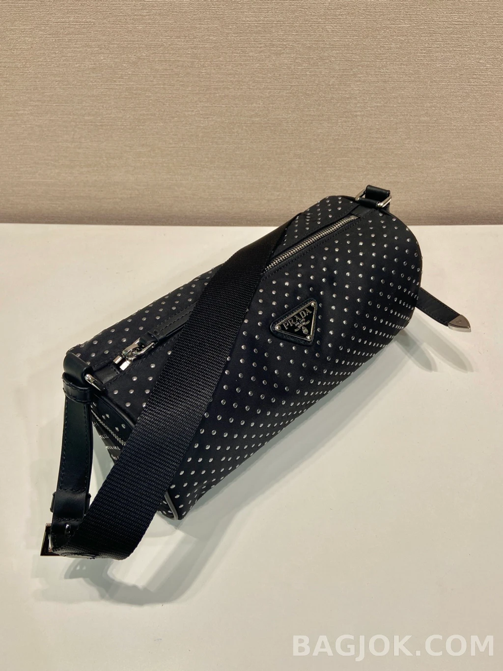 프라다 Prada 스터드 숄더백 상세 이미지