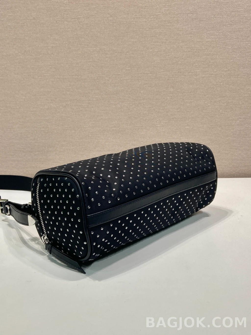 프라다 Prada 스터드 숄더백 상세 이미지