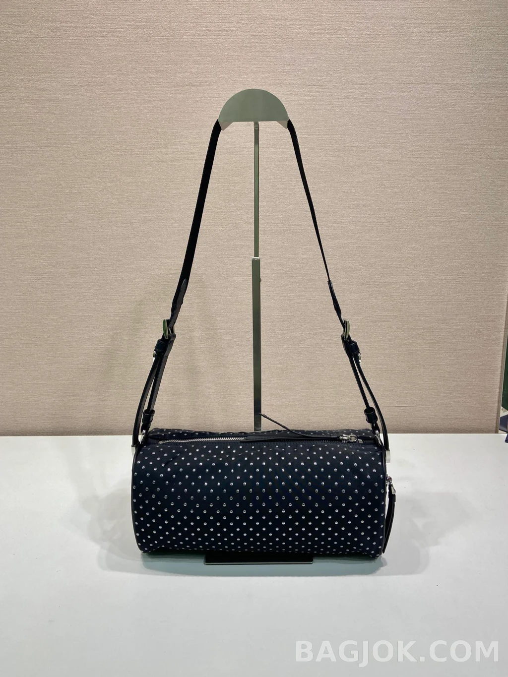 프라다 Prada 스터드 숄더백 상세 이미지