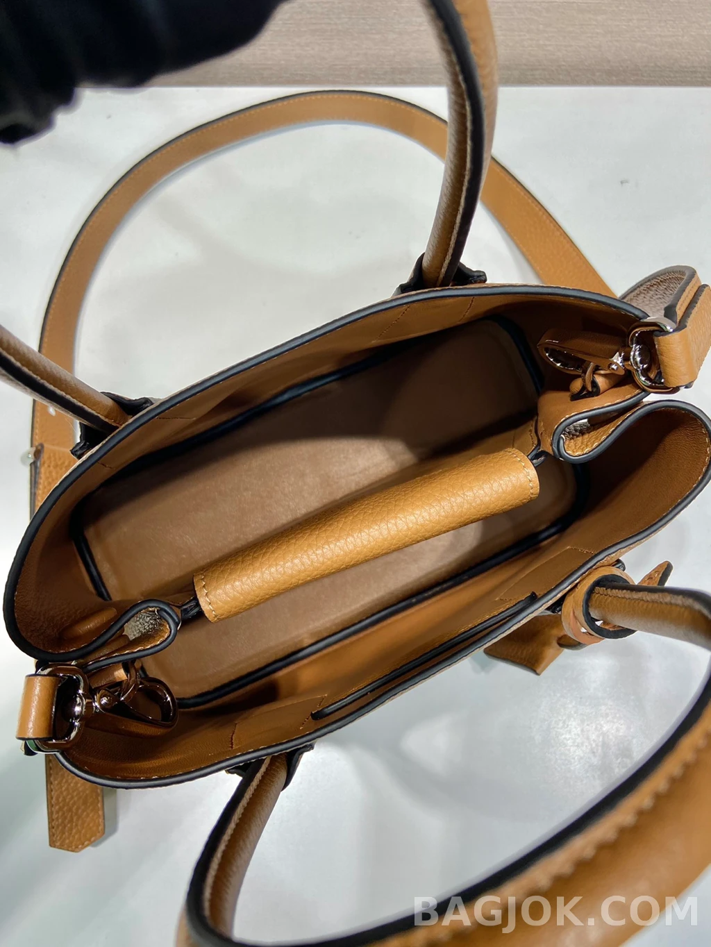 프라다 Prada 더블 쇼퍼백 디어그레인 상세 이미지