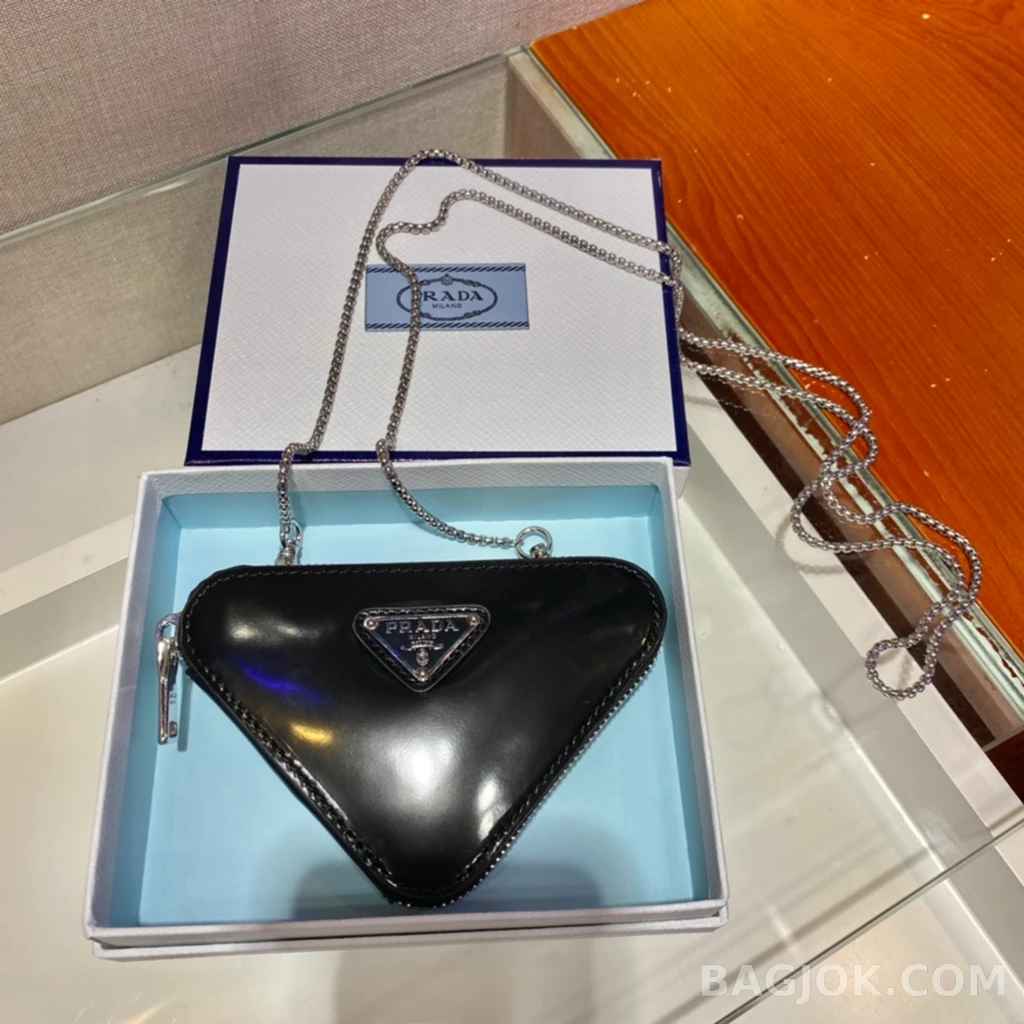 프라다 Prada 하트 미니 파우치 페이던트 상세 이미지