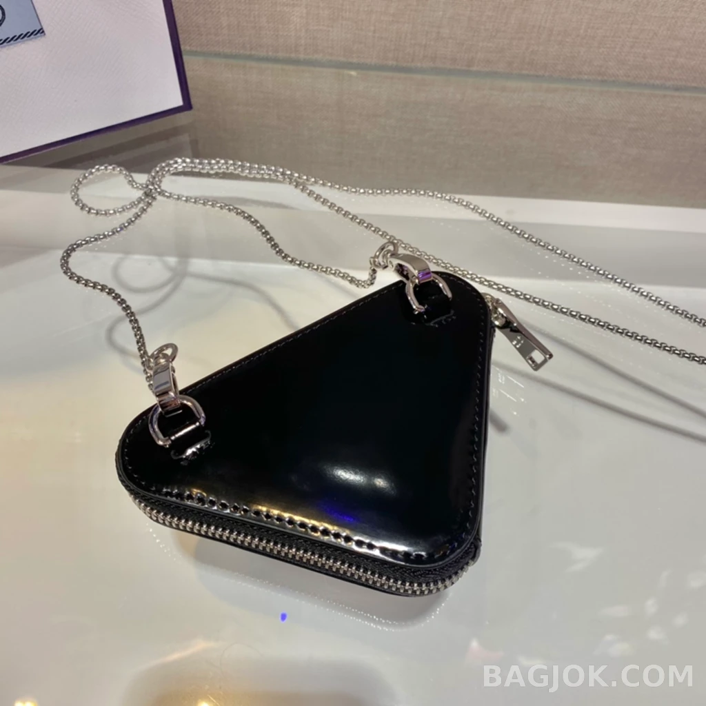 프라다 Prada 하트 미니 파우치 페이던트 상세 이미지