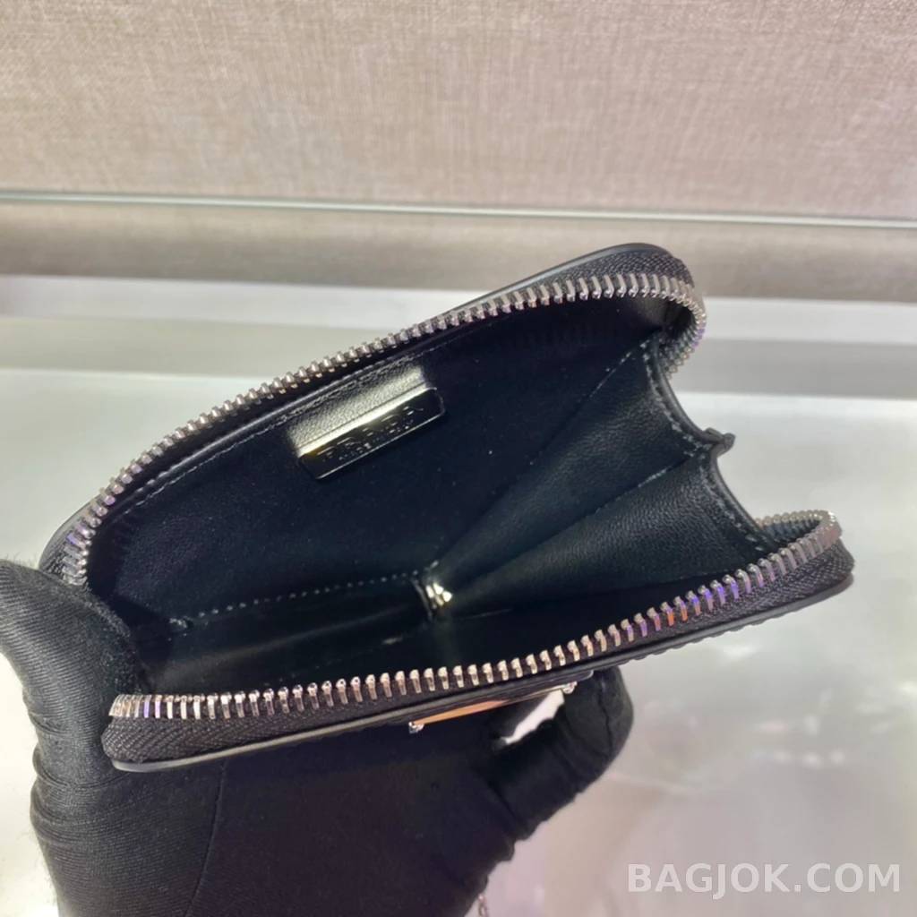 프라다 Prada 하트 미니 파우치 페이던트 상세 이미지