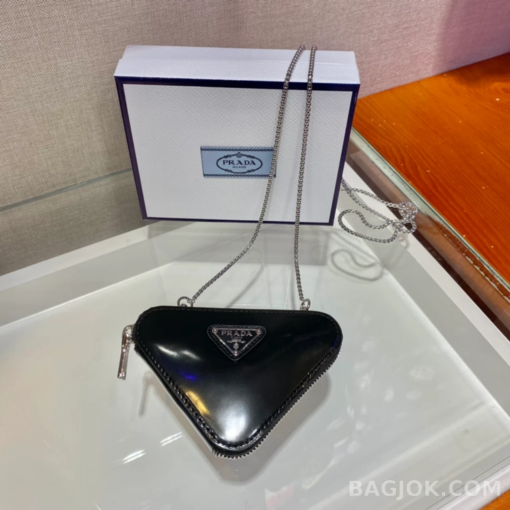 프라다 Prada 하트 미니 파우치 페이던트 상세 이미지