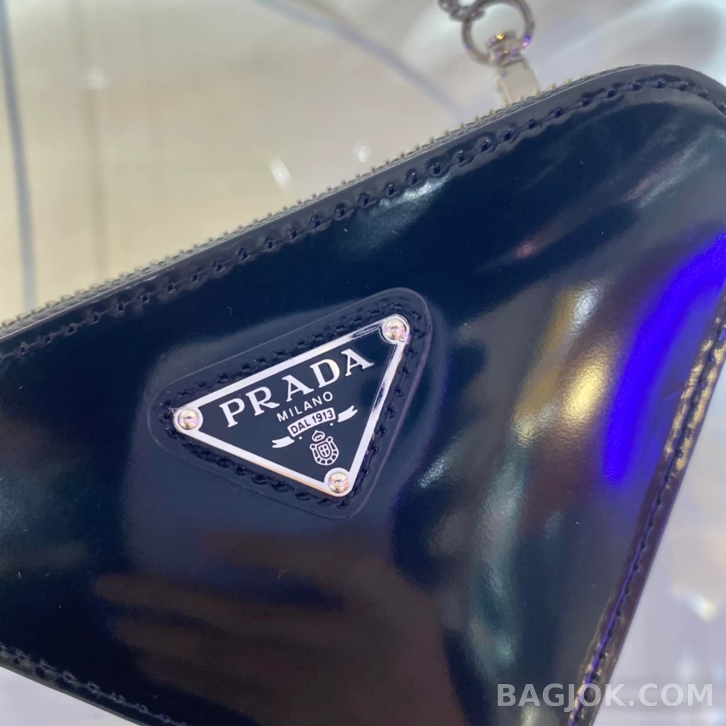 프라다 Prada 하트 미니 파우치 페이던트 상세 이미지