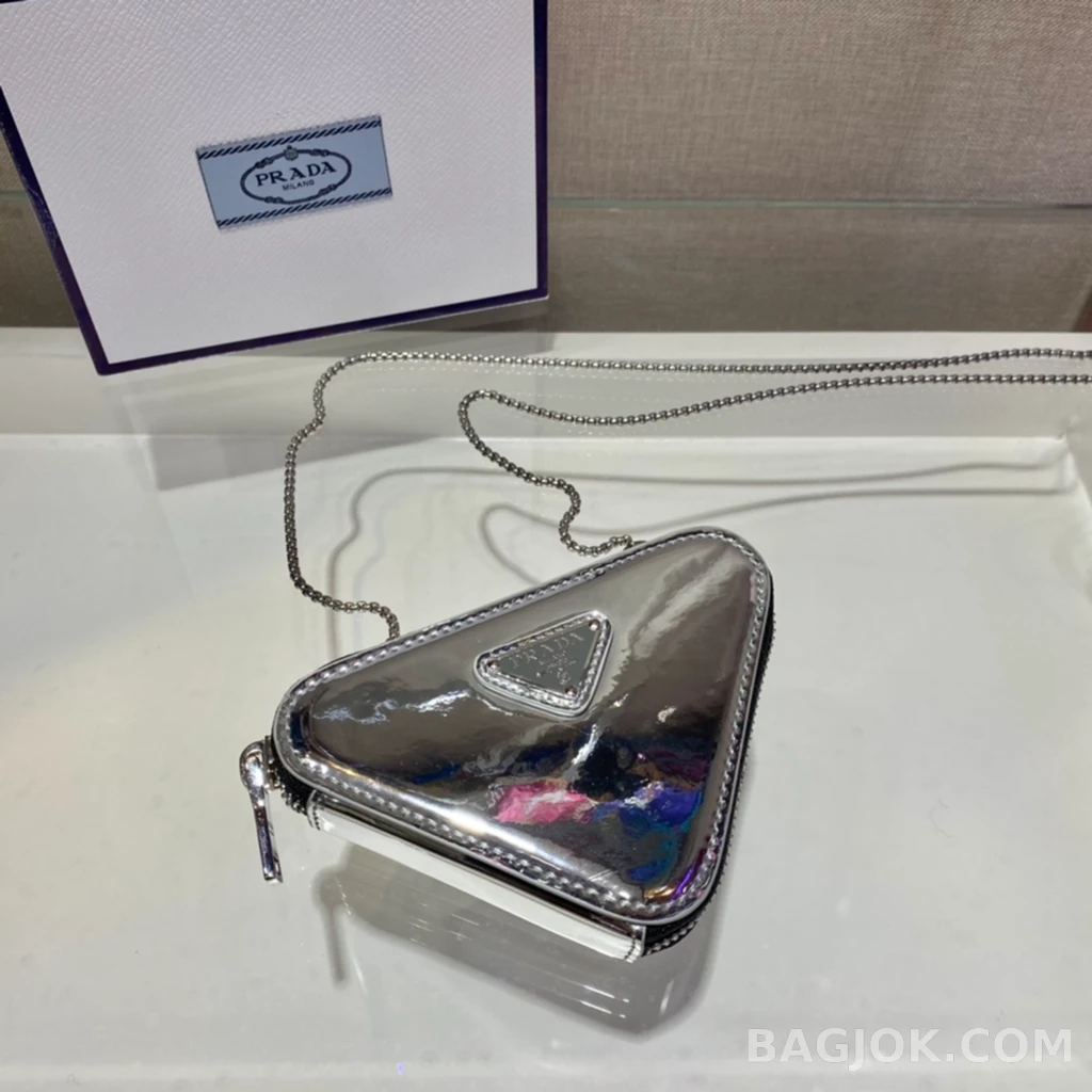 프라다 Prada 하트 미니 파우치 페이던트 상세 이미지