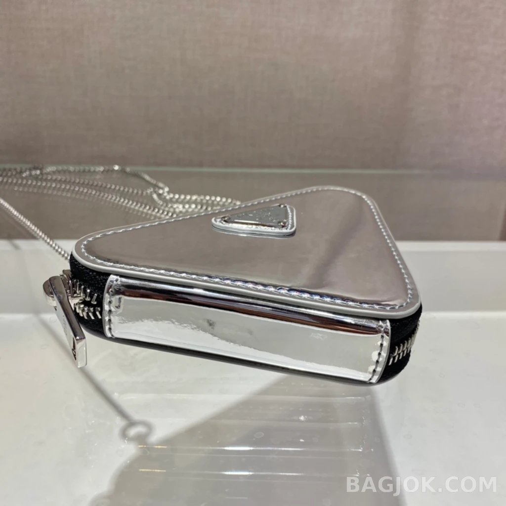 프라다 Prada 하트 미니 파우치 페이던트 상세 이미지